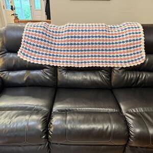 Hand-crocheted pink/blue shell-stitch baby blanket‎ 37x48